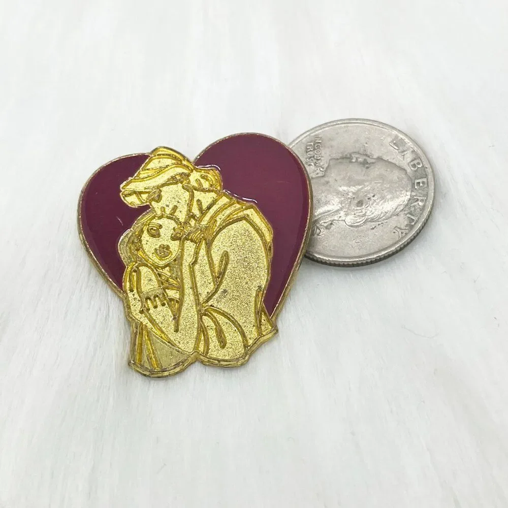 🔮 5/$25 Disney‎ Pocahontas And John Smith Heart Pin